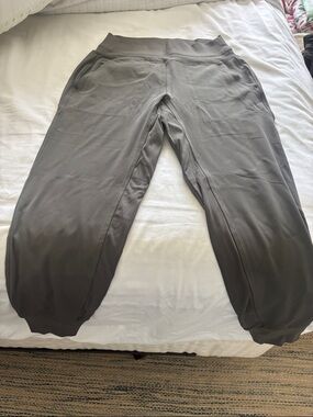 Athleta Men's Jogger Sweatpants in Charcoal Gray